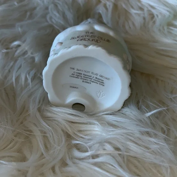 vintage Precious Moments figurine. 1988 Symbol of Friendship. - Picture 4 of 5